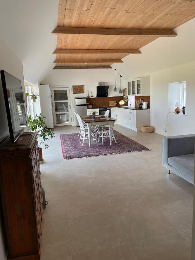 Uforstyrret Og Moderne Apartment Gadstrup Bagian luar foto