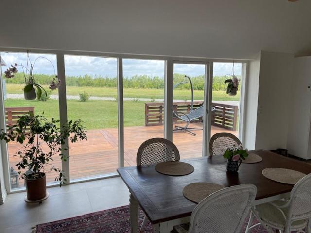 Uforstyrret Og Moderne Apartment Gadstrup Bagian luar foto